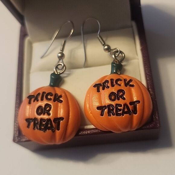 Trick or Treat Pumpkin Dangle Drop Womens Earrings Halloween Fall Autumn Jewelry - Picture 1 of 5